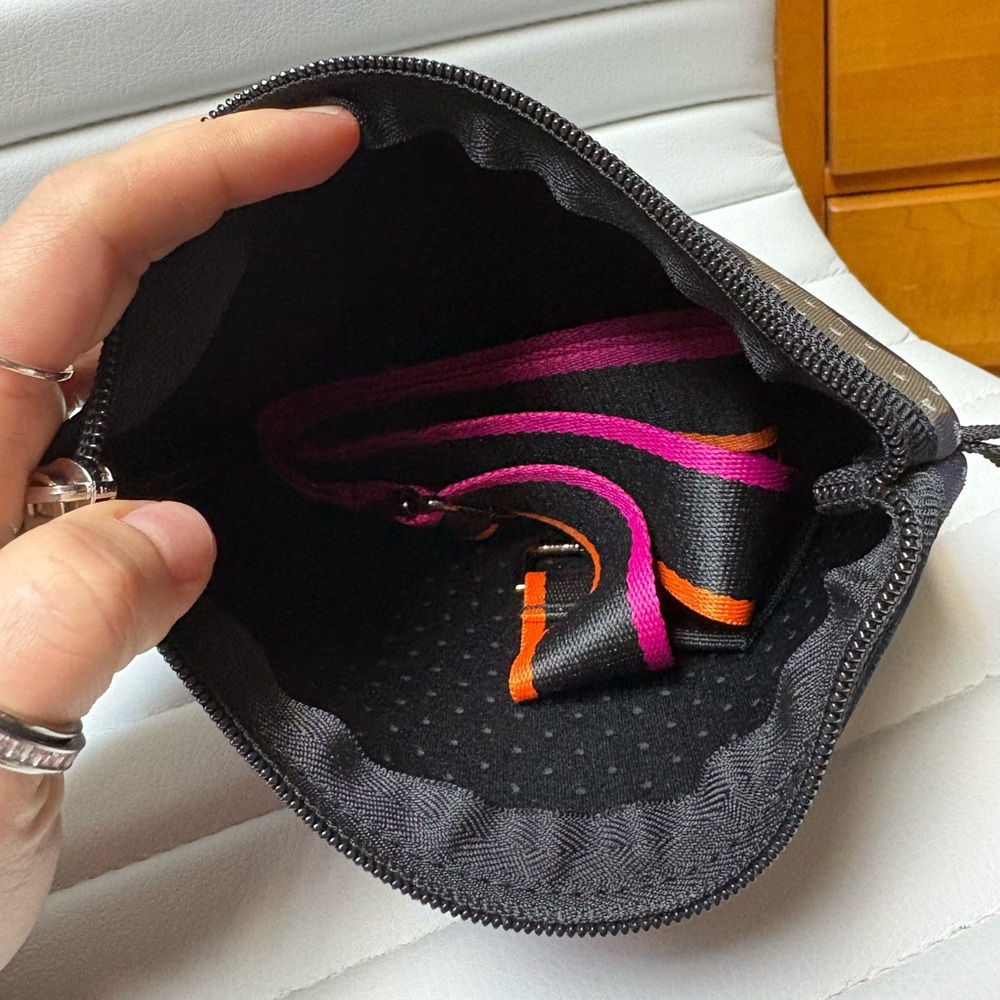 Stylish Camouflage Pouch with Red Stripe - Picture 4 of 5